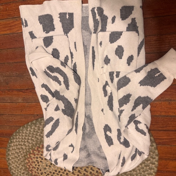 Chic Nation Cream and Gray Cardigan animal print - Picture 2 of 3